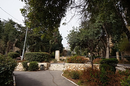 גן העשרים - סיור בבית כרם - סיורים וטיולים בירושלים. טיול בהדרכת נורית בזל.